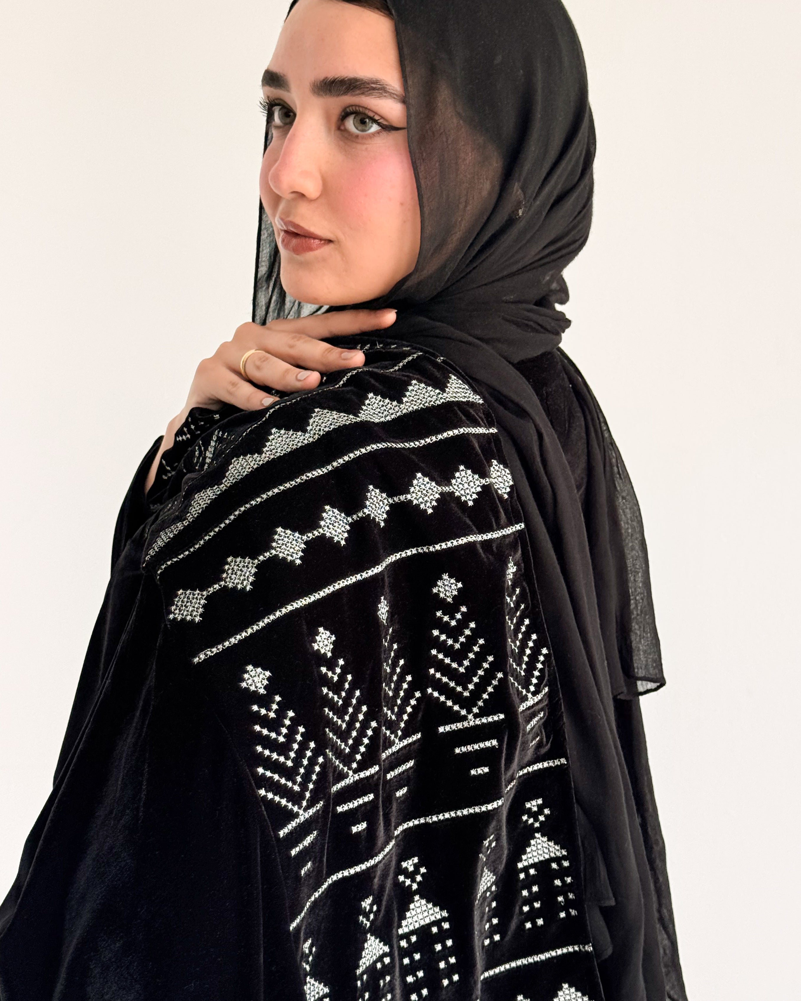 Velvet embroidery cardigan